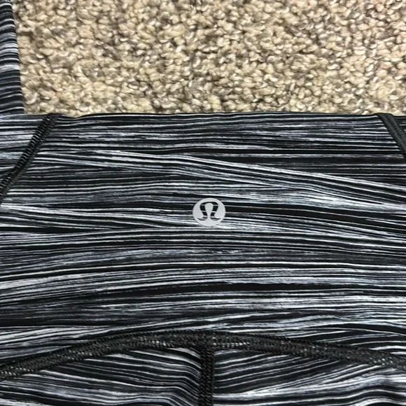 Lululemon Train Times 7/8 Pant *25" size 6 - Picture 6 of 6